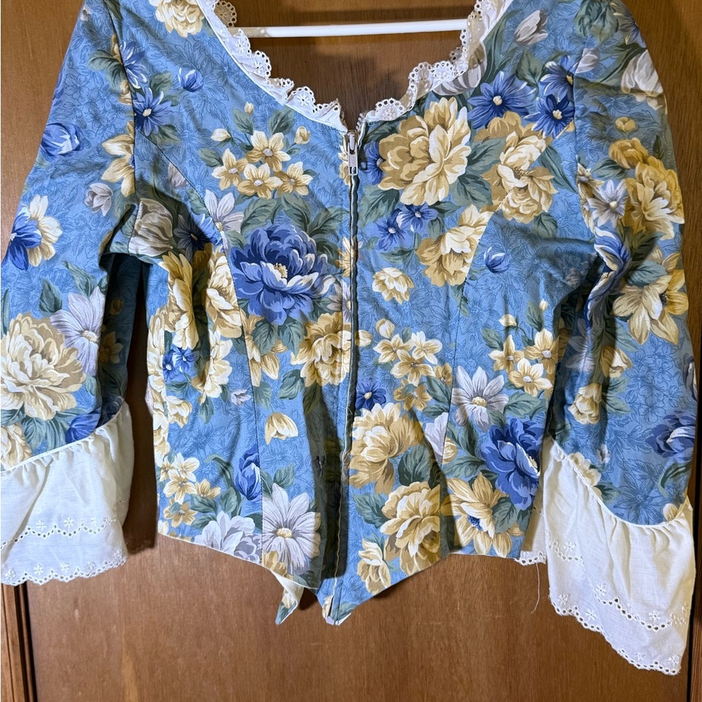 American Vintage Blue and Cream Floral Skirt Set with Apron - Picture 8 of 11